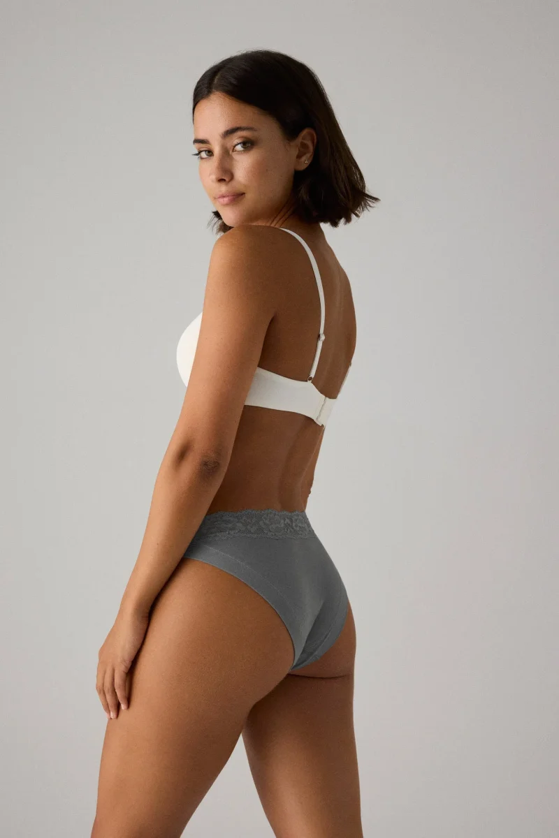 Cueca mini de algodão natural com detalhe de renda - Image 3