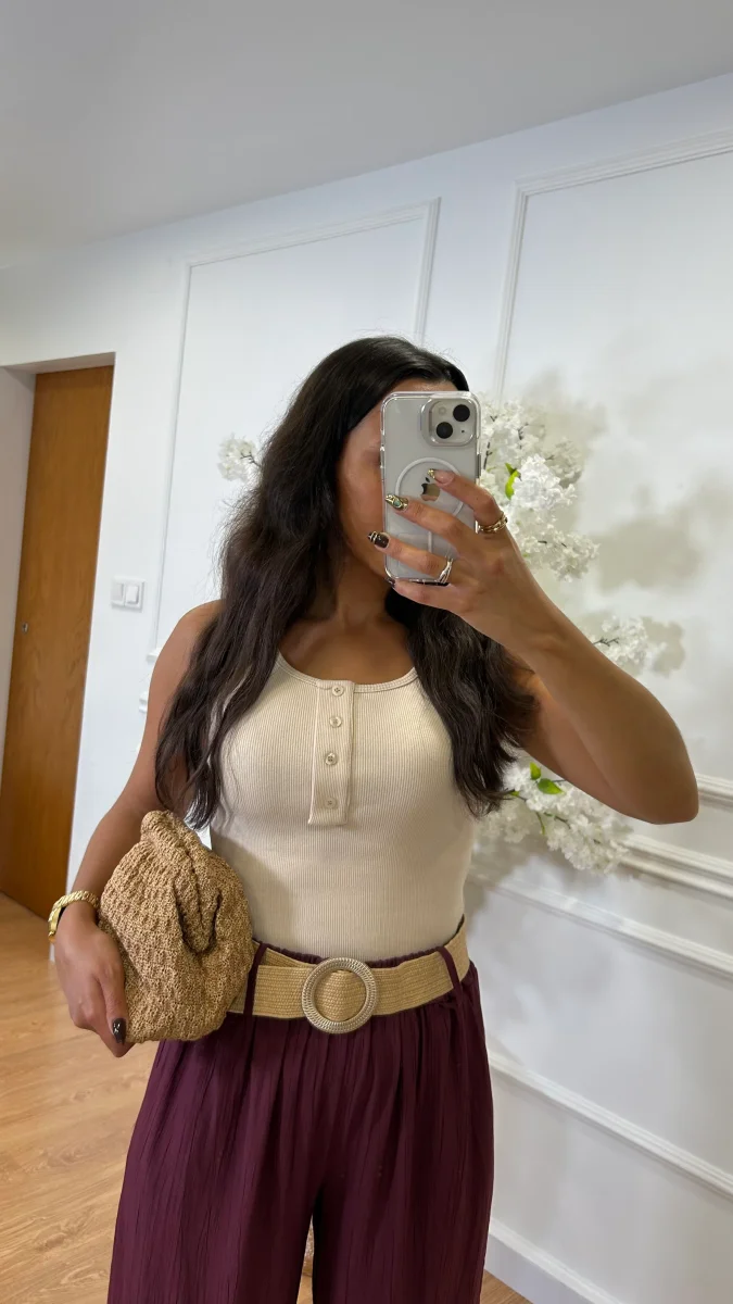 Pantalona Engelhada com Cinto em Cor de Vinho - Image 3