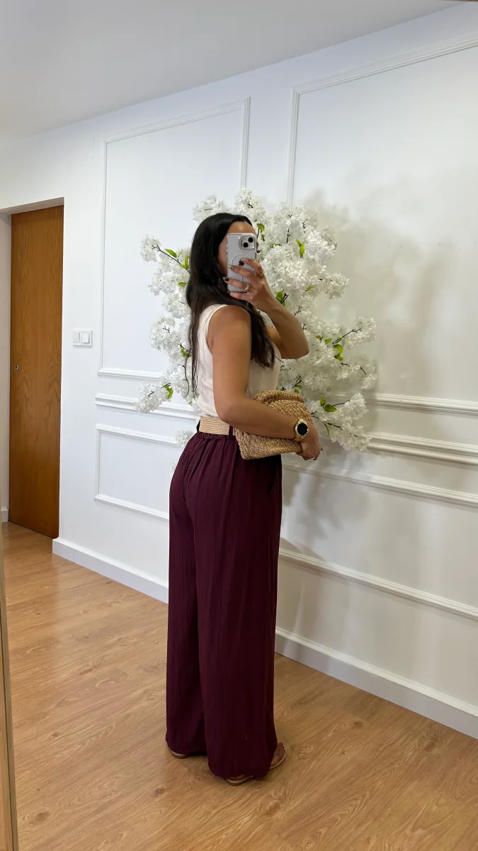Pantalona Engelhada com Cinto em Cor de Vinho - Image 4